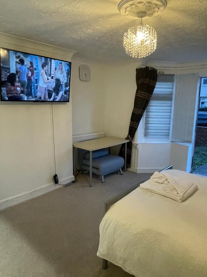 Alder En-Suites Self-Catering With Private Shower 1 Southampton Eksteriør billede