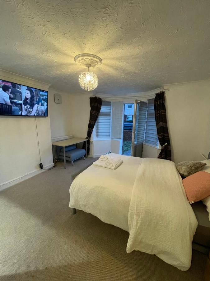 Alder En-Suites Self-Catering With Private Shower 1 Southampton Eksteriør billede
